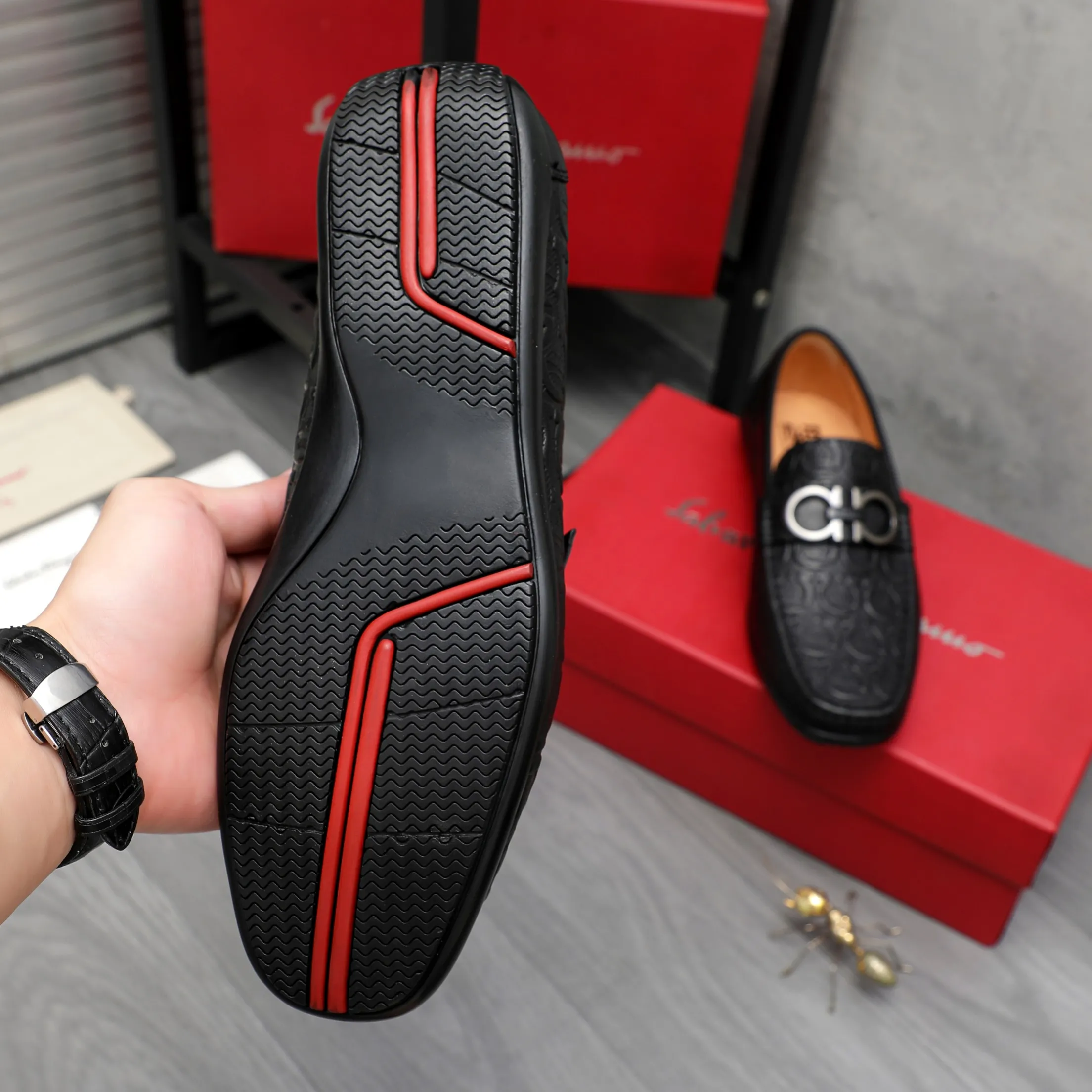 Men's shoes 💰380 Product trademark: Ferragamo "Ferragamo" casual slip-on shoes Regular size: 38-45 (45. Customized, non-returnable) Product materials: Selected embossed cowhide upper, pigskin lining, rubber outsole